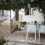 With A Parking Space - 6885 Makarska