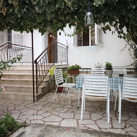 With A Parking Space - 6885 Makarska